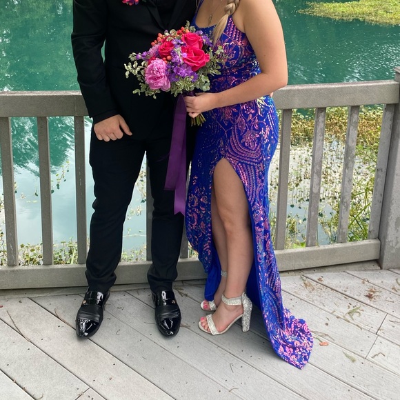 Selling my prom dress. From Windsor and worn once. - Picture 6 of 7